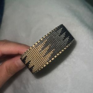 Very cute bracelet. In great condition!